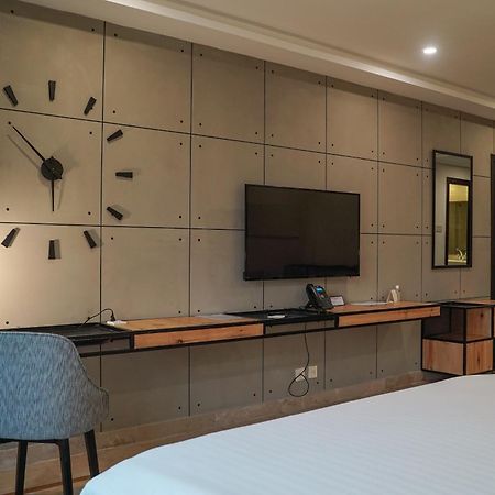 Roomy Signature Hotel, イスラマバード エクステリア 写真