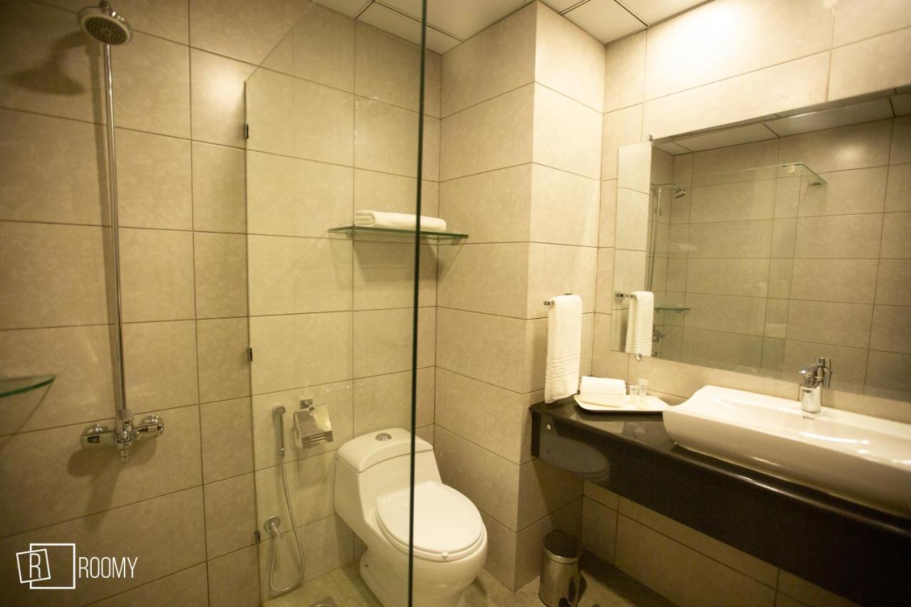 Roomy Signature Hotel, イスラマバード エクステリア 写真