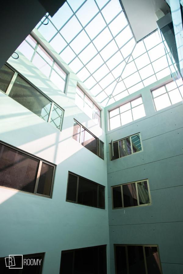 Roomy Signature Hotel, イスラマバード エクステリア 写真