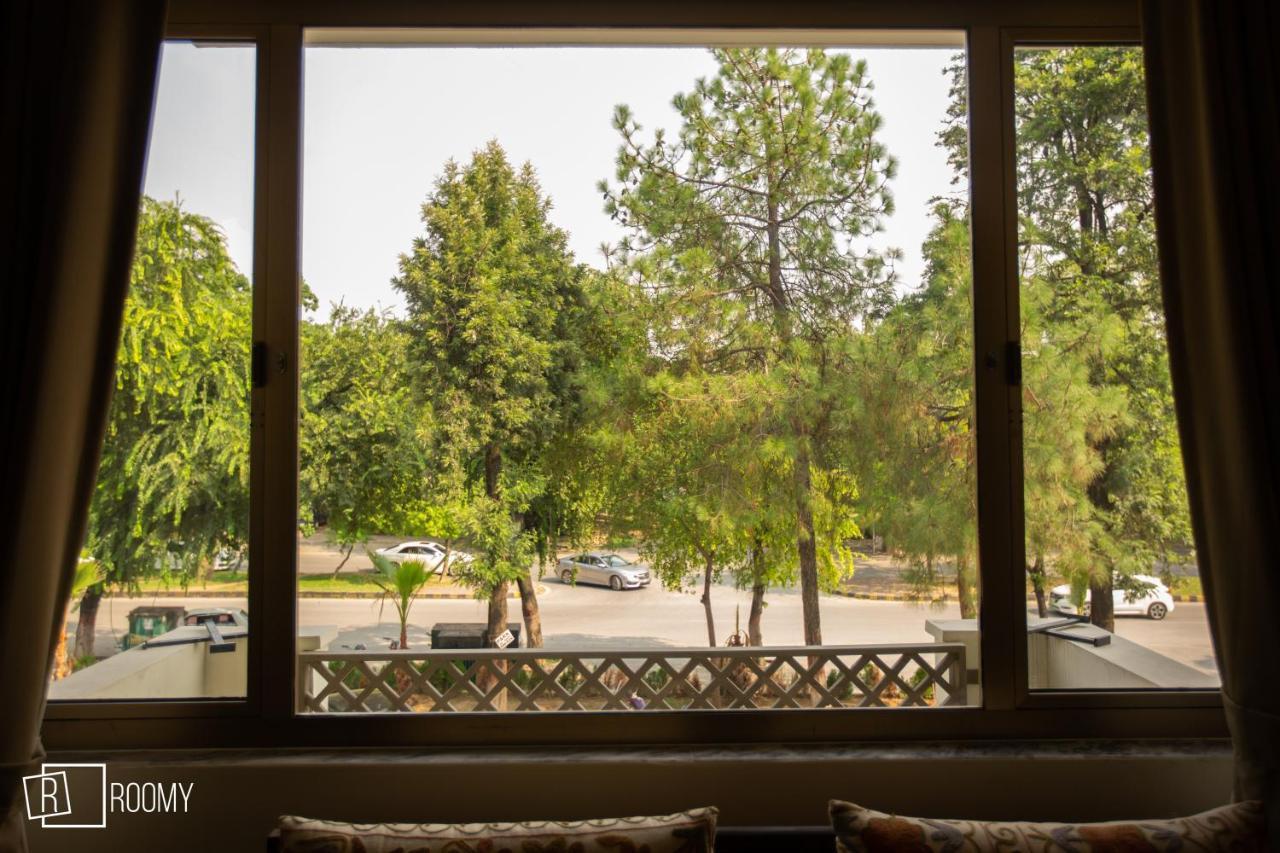 Roomy Signature Hotel, イスラマバード エクステリア 写真