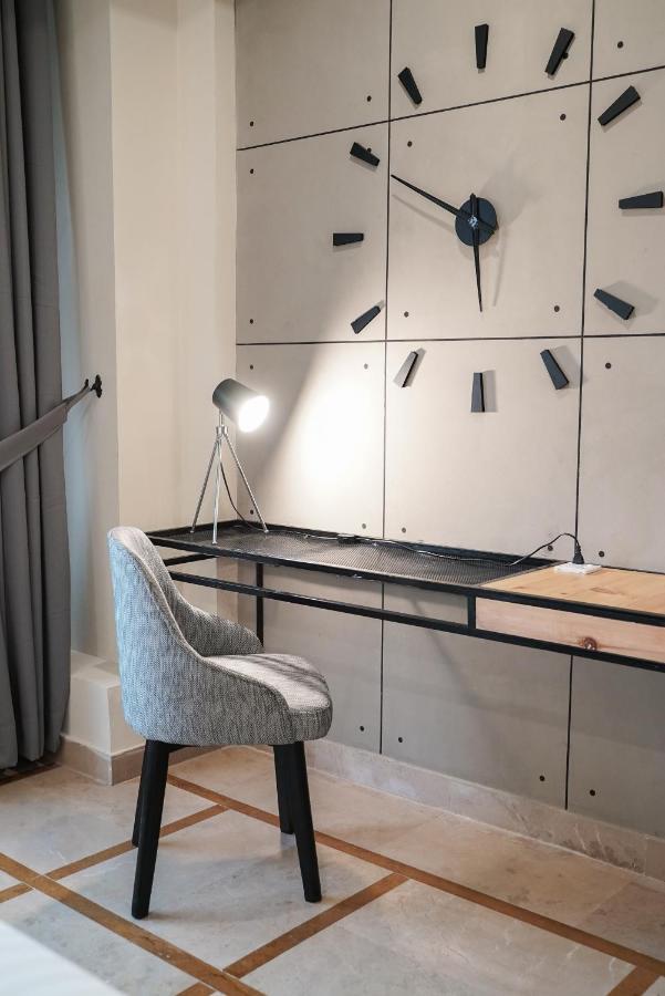Roomy Signature Hotel, イスラマバード エクステリア 写真