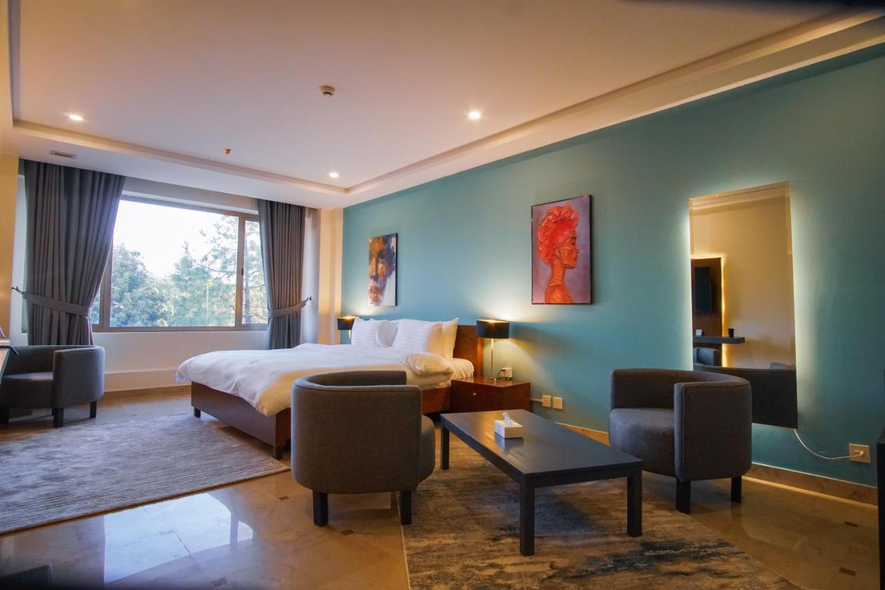 Roomy Signature Hotel, イスラマバード エクステリア 写真