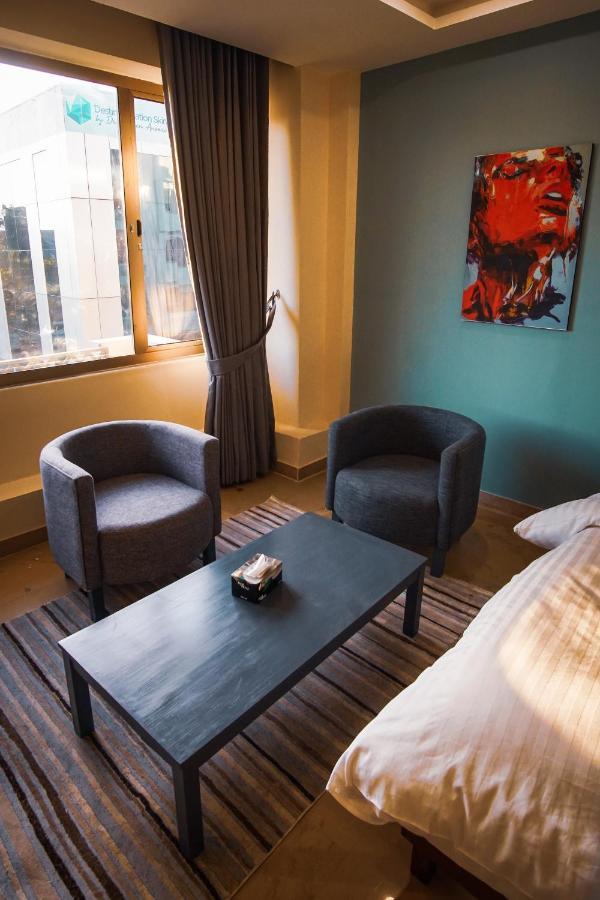 Roomy Signature Hotel, イスラマバード エクステリア 写真