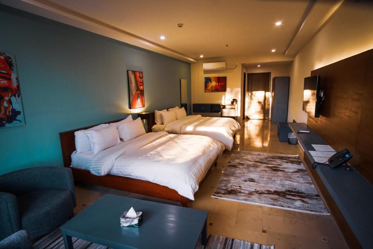 Roomy Signature Hotel, イスラマバード エクステリア 写真