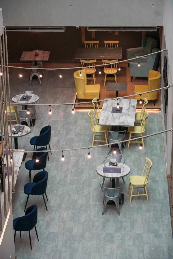 Roomy Signature Hotel, イスラマバード エクステリア 写真