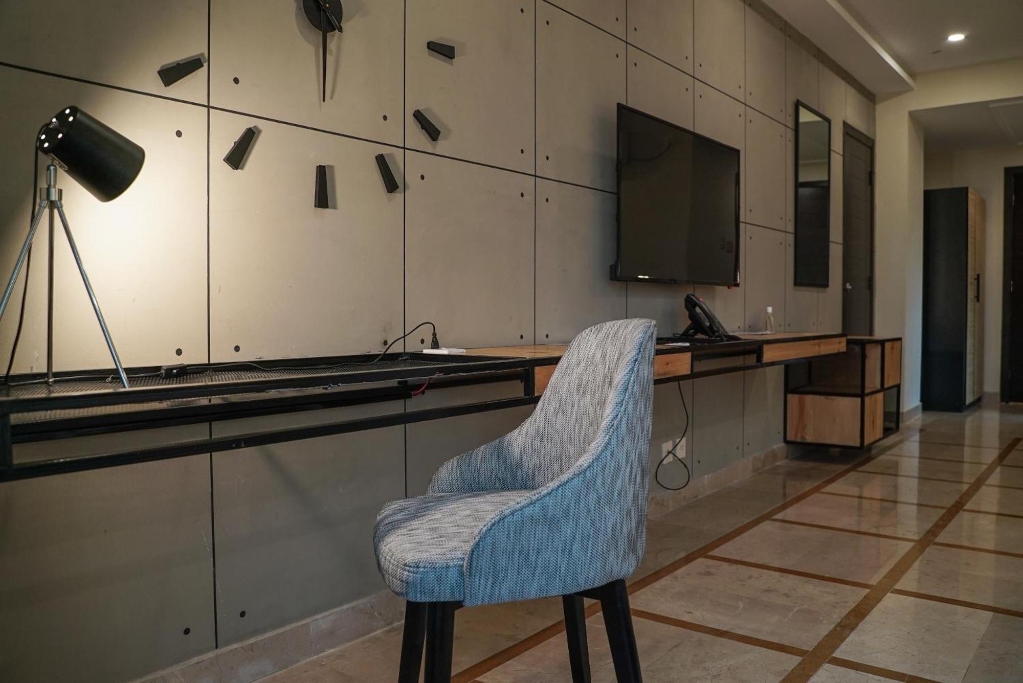 Roomy Signature Hotel, イスラマバード エクステリア 写真
